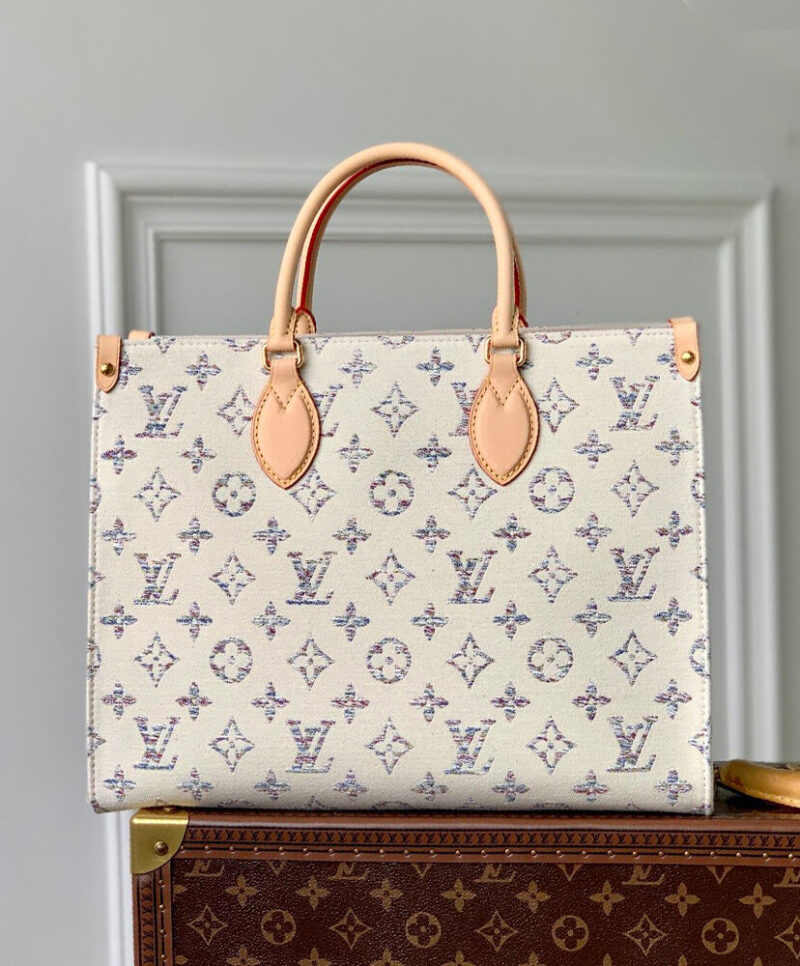 Louis Vuitton OnTheGo MM M24708 Cream